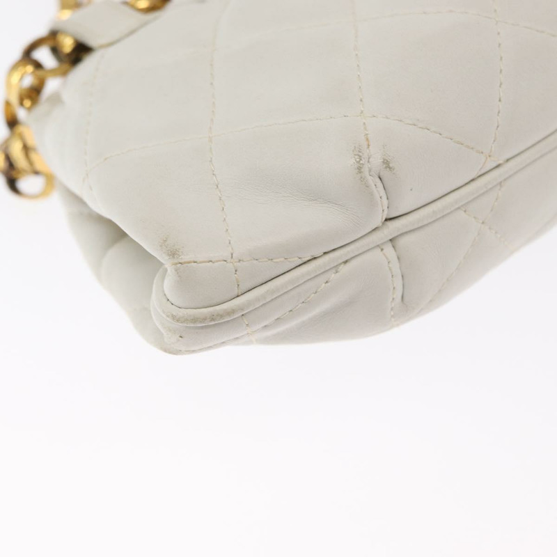 【日本直送】香奈兒 Matelasse West 手拿包，羊皮材質，白色金飾，CC 標誌，正品編號 bs32853-11