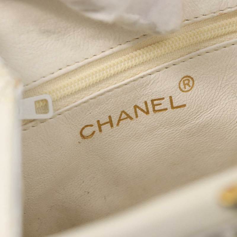 【日本直送】香奈兒 Matelasse West 手拿包，羊皮材質，白色金飾，CC 標誌，正品編號 bs32853-14