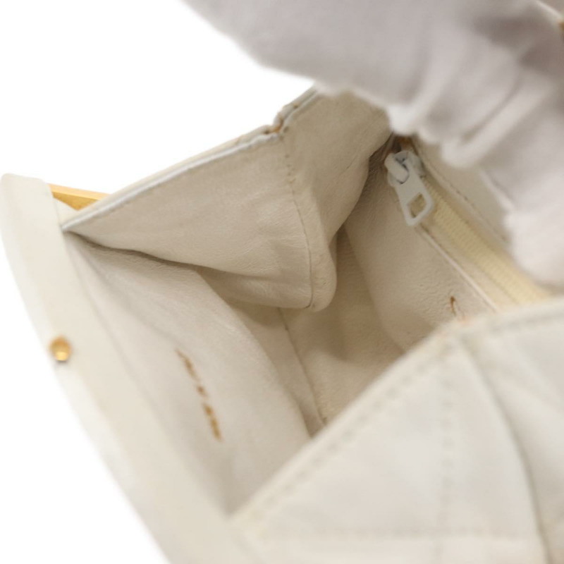 【日本直送】香奈兒 Matelasse West 手拿包，羊皮材質，白色金飾，CC 標誌，正品編號 bs32853-17