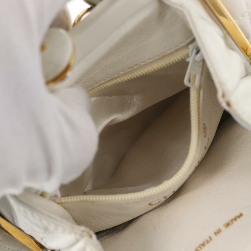 【日本直送】香奈兒 Matelasse West 手拿包，羊皮材質，白色金飾，CC 標誌，正品編號 bs32853-19