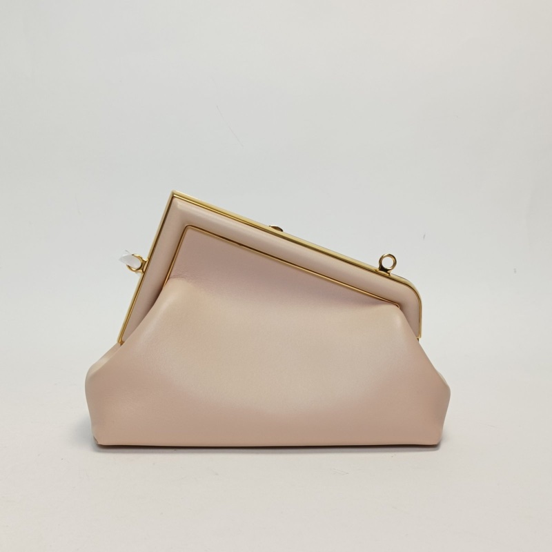FENDI First小號手袋夾子包裸色羊皮金扣肩背包-2