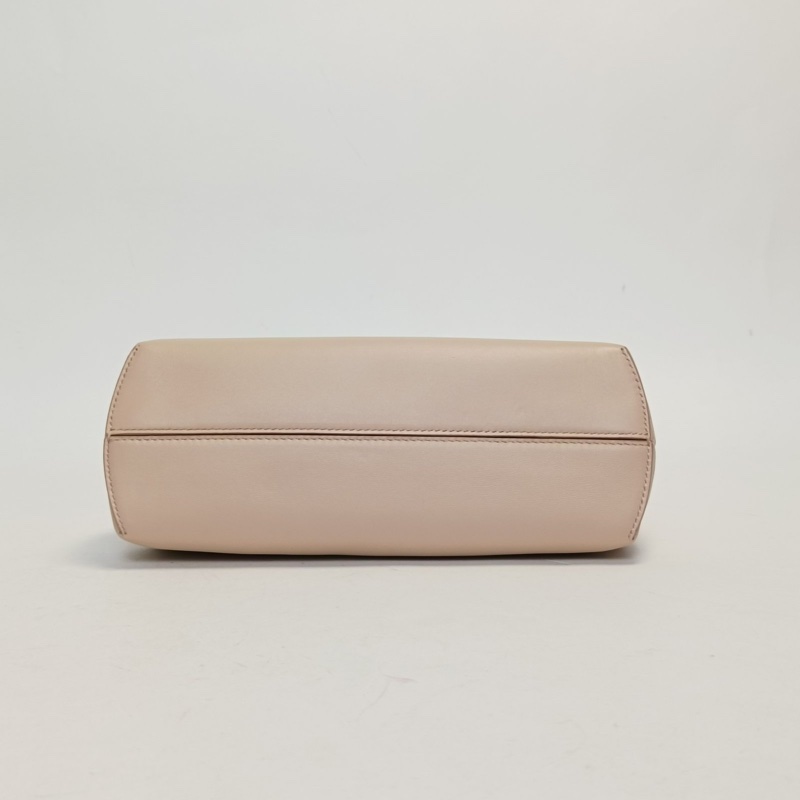 FENDI First小號手袋夾子包裸色羊皮金扣肩背包-3