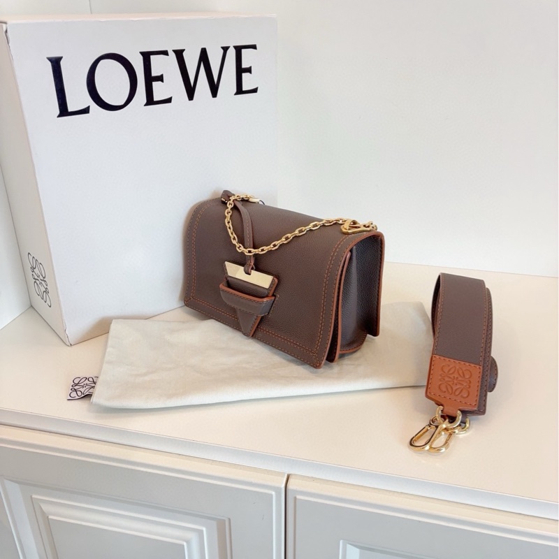 【閒置全套🆕】Loewe Barcelona巴塞羅那 經典三角插扣郵差包 大象灰荔枝皮焦糖外縫線 中號 斜挎包-6