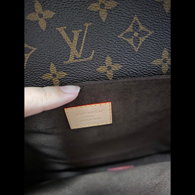 LV老花郵差包-11