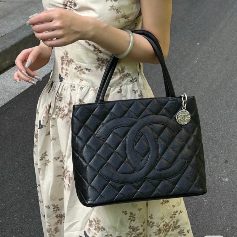 CHANEL 香奈兒 Vintage🎀現品實拍🎀絕版 希爾頓 (銀)金幣包 ~二手經典款-28