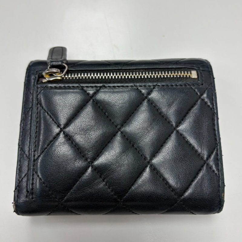 CHANEL經典口蓋短夾/羊皮/金釦/26開 附紙袋/紙盒/保卡/品牌說明小冊-3