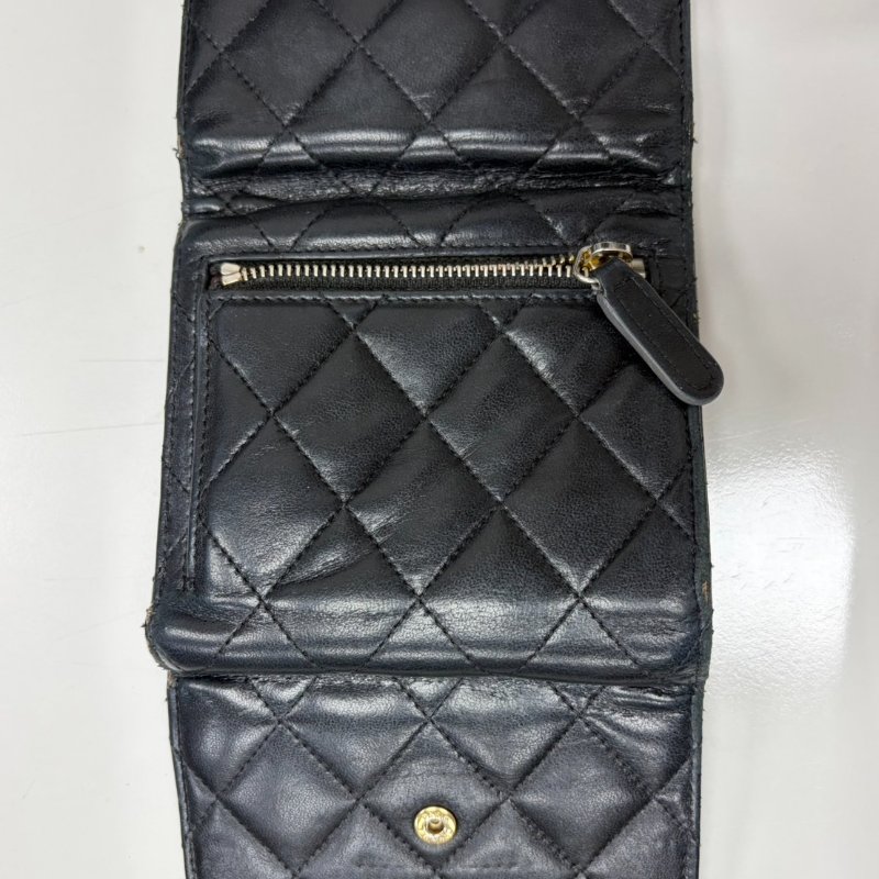 CHANEL經典口蓋短夾/羊皮/金釦/26開 附紙袋/紙盒/保卡/品牌說明小冊-4