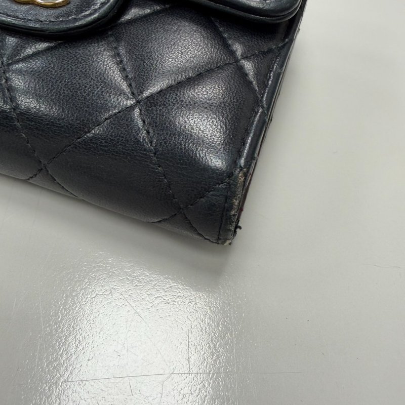 CHANEL經典口蓋短夾/羊皮/金釦/26開 附紙袋/紙盒/保卡/品牌說明小冊-13