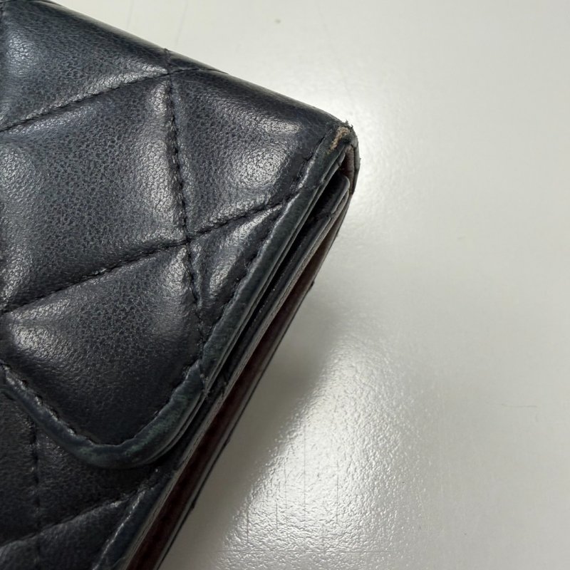 CHANEL經典口蓋短夾/羊皮/金釦/26開 附紙袋/紙盒/保卡/品牌說明小冊-14