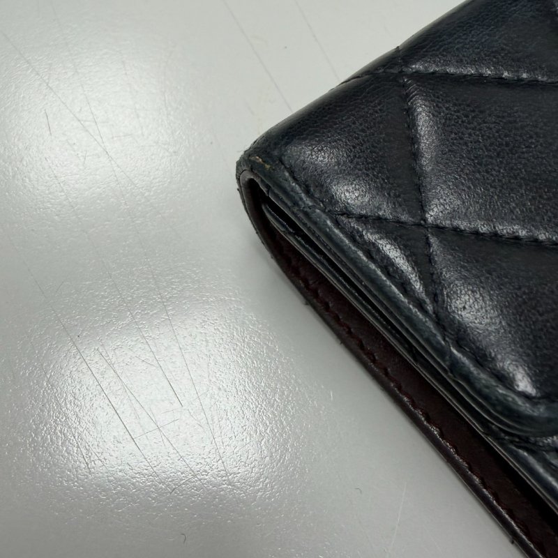 CHANEL經典口蓋短夾/羊皮/金釦/26開 附紙袋/紙盒/保卡/品牌說明小冊-15