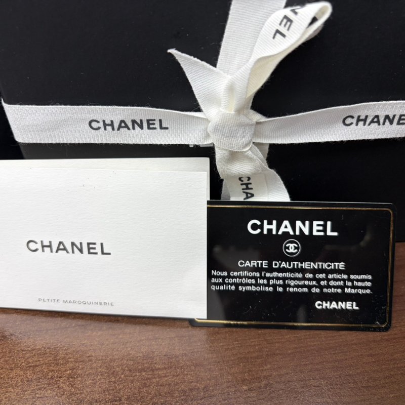 CHANEL經典口蓋短夾/羊皮/金釦/26開 附紙袋/紙盒/保卡/品牌說明小冊-26