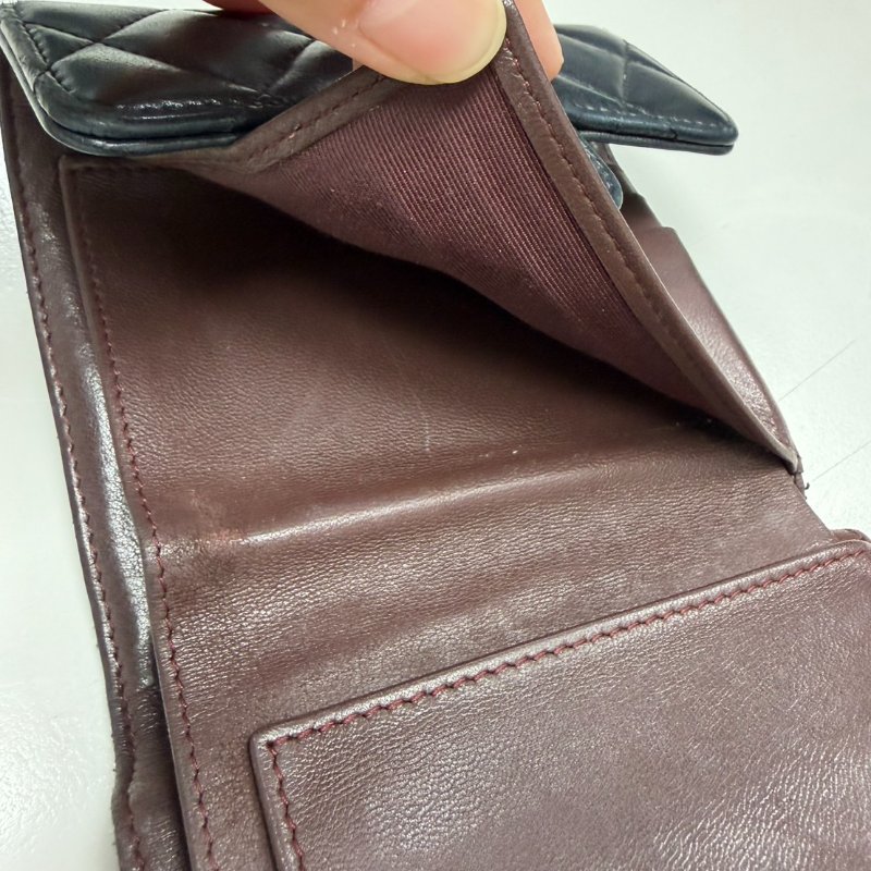 CHANEL經典口蓋短夾/羊皮/金釦/26開 附紙袋/紙盒/保卡/品牌說明小冊-27