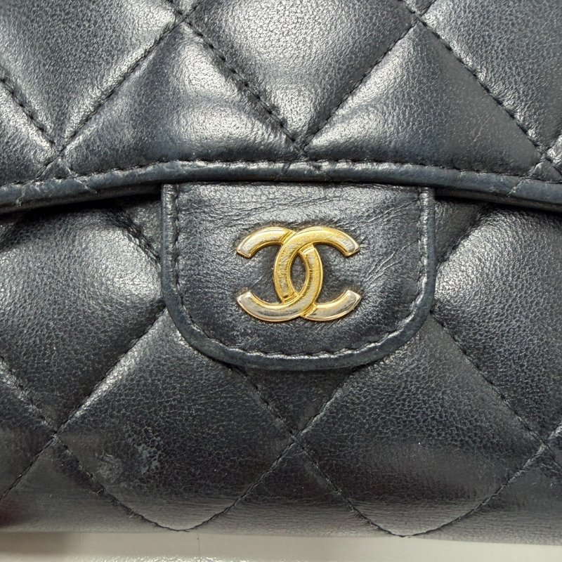 CHANEL經典口蓋短夾/羊皮/金釦/26開 附紙袋/紙盒/保卡/品牌說明小冊-38