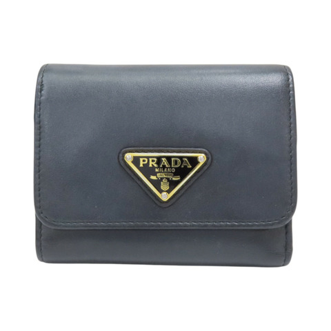 黑色 牛皮 三角 三折 短夾【PRADA 普拉達】 1MH043