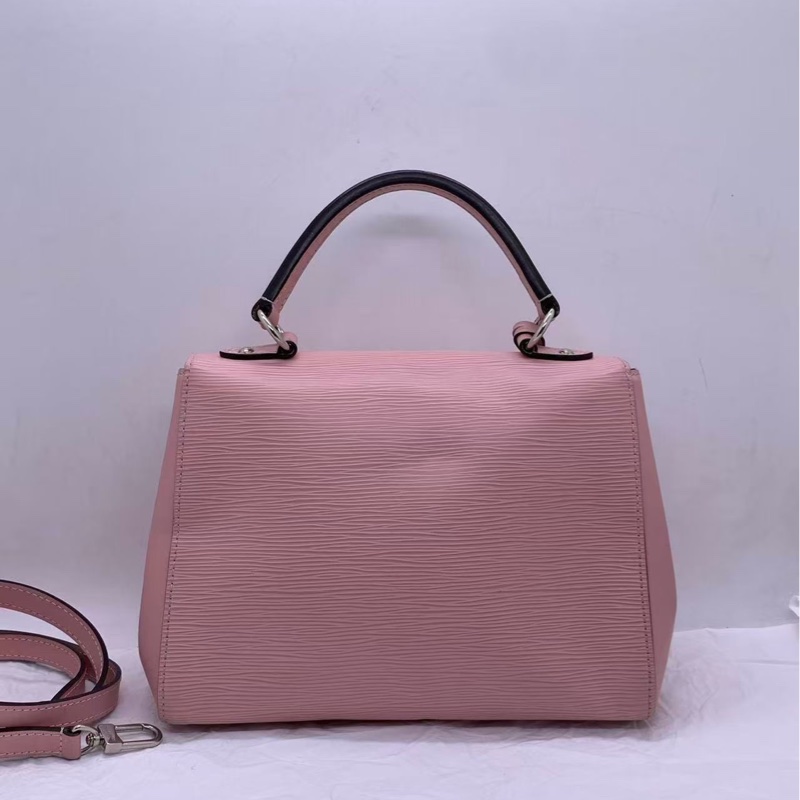 路易威登lv cluny克鲁尼粉色水波纹bb包 配件防尘袋肩带，长 25 高 19，配件肩带，边角有划痕，包身有压痕-1