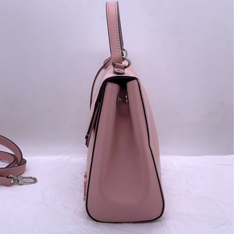 路易威登lv cluny克鲁尼粉色水波纹bb包 配件防尘袋肩带，长 25 高 19，配件肩带，边角有划痕，包身有压痕-3