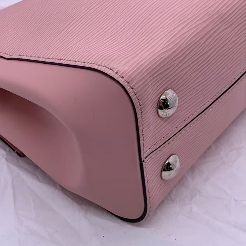 路易威登lv cluny克鲁尼粉色水波纹bb包 配件防尘袋肩带，长 25 高 19，配件肩带，边角有划痕，包身有压痕-13