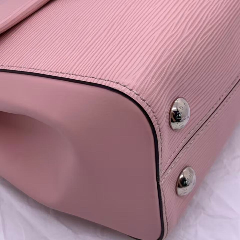 路易威登lv cluny克鲁尼粉色水波纹bb包 配件防尘袋肩带，长 25 高 19，配件肩带，边角有划痕，包身有压痕-14