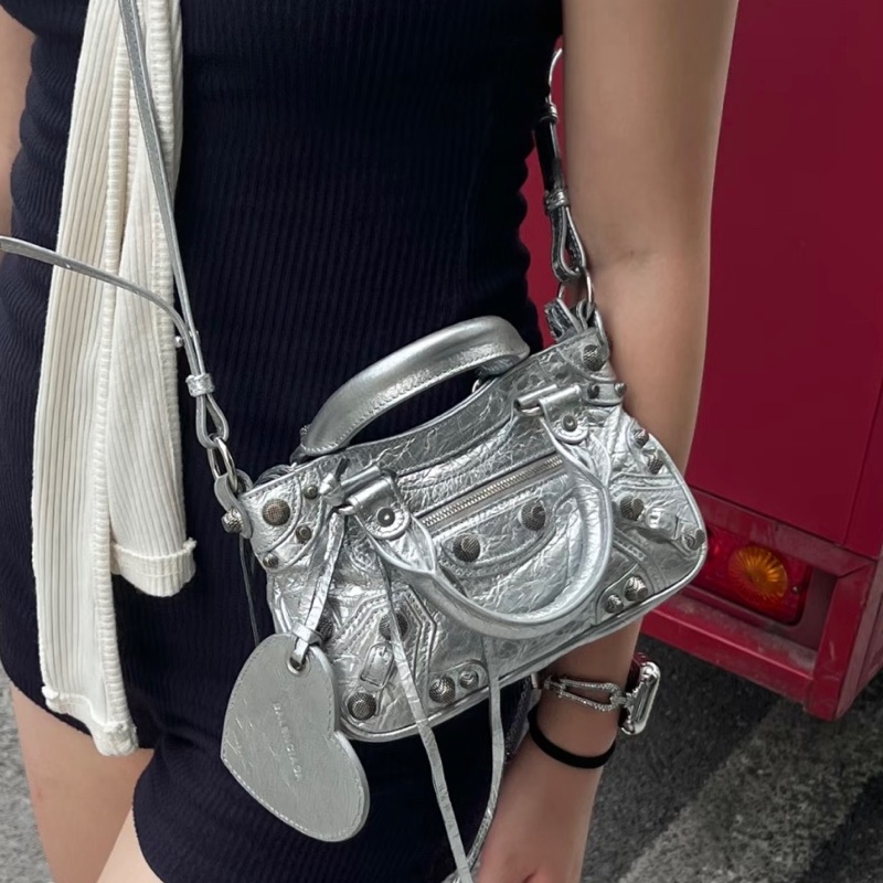 Balenciaga 巴黎世家 鞣製小羊皮 機車包 斜背包 銀-0