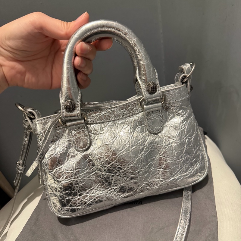 Balenciaga 巴黎世家 鞣製小羊皮 機車包 斜背包 銀-3