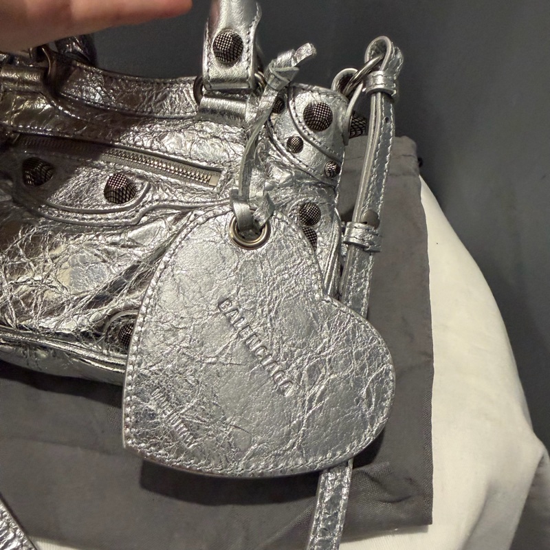 Balenciaga 巴黎世家 鞣製小羊皮 機車包 斜背包 銀-7