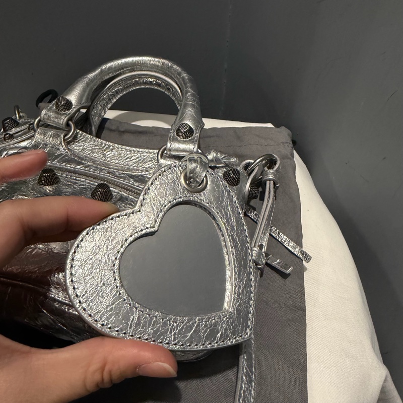 Balenciaga 巴黎世家 鞣製小羊皮 機車包 斜背包 銀-8