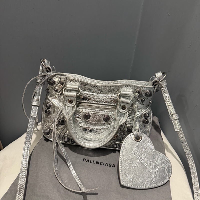Balenciaga 巴黎世家 鞣製小羊皮 機車包 斜背包 銀-9