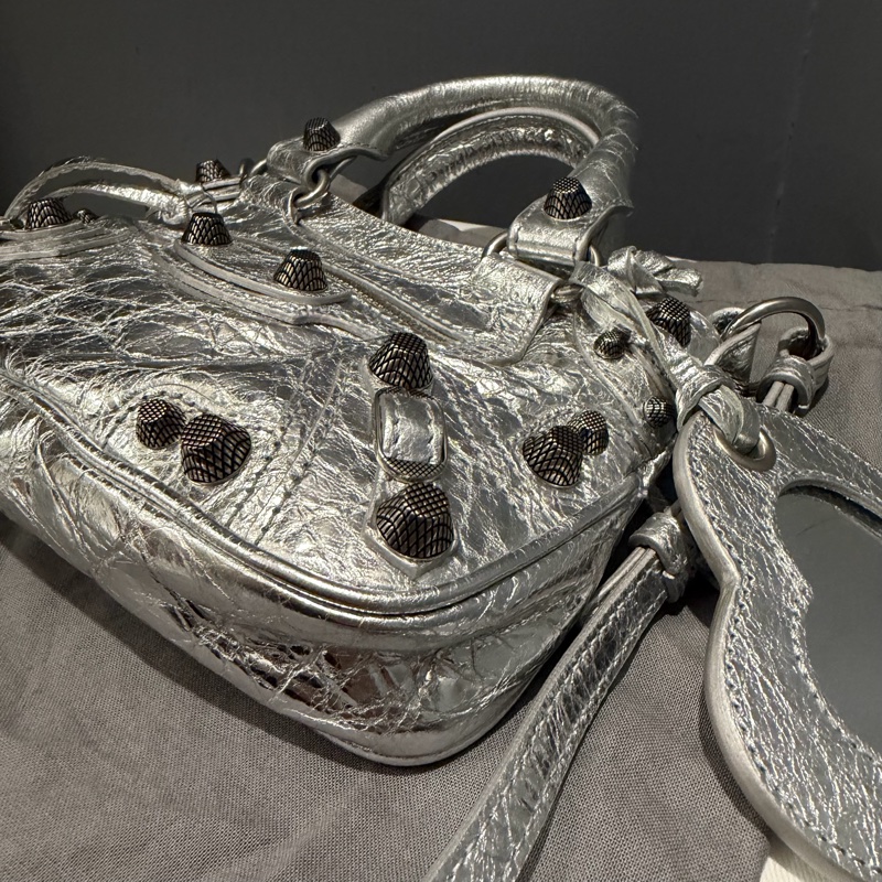 Balenciaga 巴黎世家 鞣製小羊皮 機車包 斜背包 銀-11