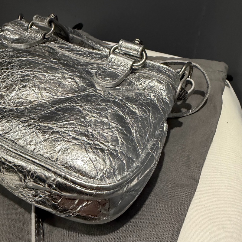 Balenciaga 巴黎世家 鞣製小羊皮 機車包 斜背包 銀-12