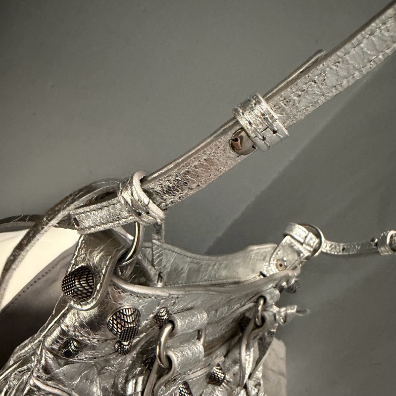 Balenciaga 巴黎世家 鞣製小羊皮 機車包 斜背包 銀-15