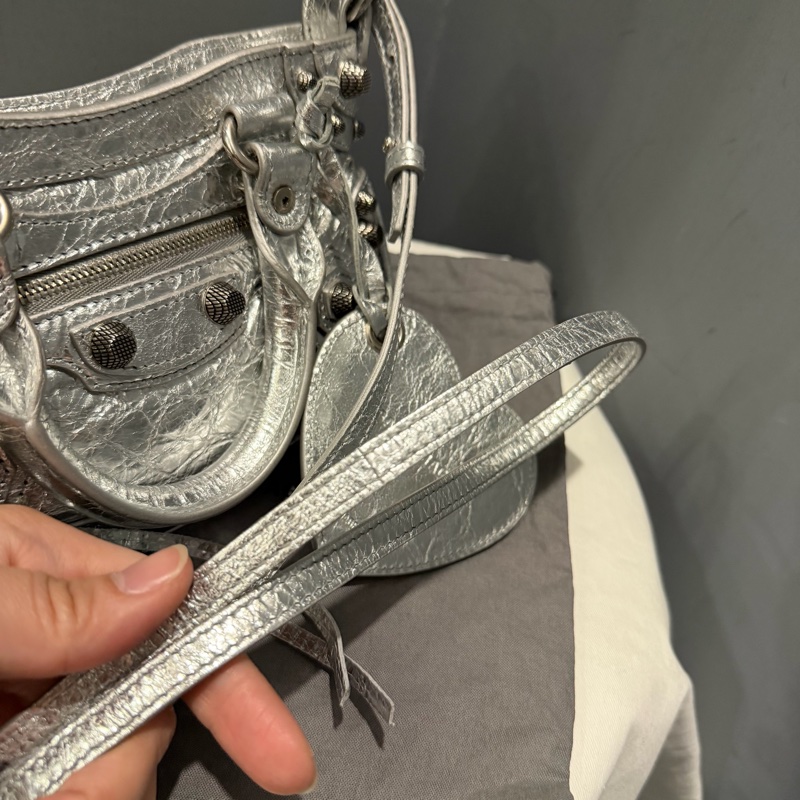 Balenciaga 巴黎世家 鞣製小羊皮 機車包 斜背包 銀-20