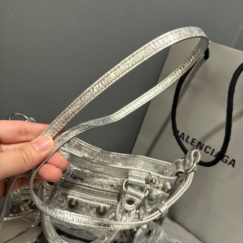 Balenciaga 巴黎世家 鞣製小羊皮 機車包 斜背包 銀-28