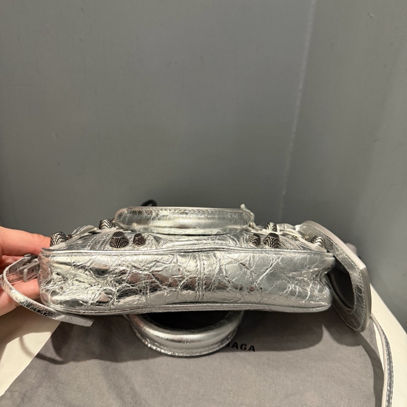 Balenciaga 巴黎世家 鞣製小羊皮 機車包 斜背包 銀-29