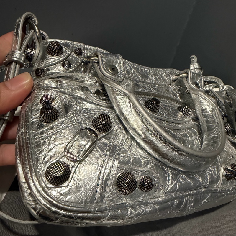 Balenciaga 巴黎世家 鞣製小羊皮 機車包 斜背包 銀-30