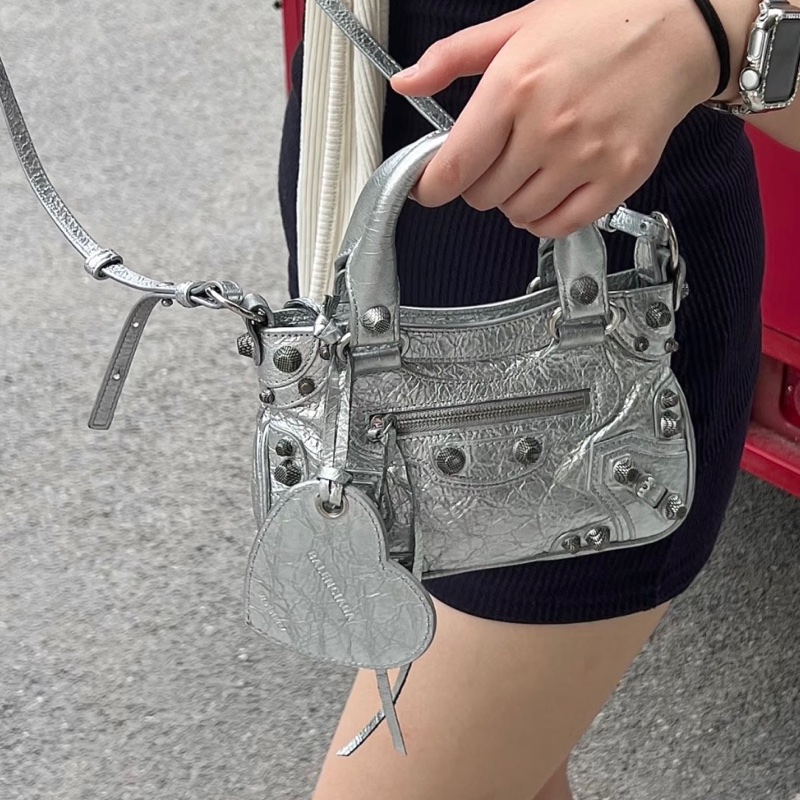 Balenciaga 巴黎世家 鞣製小羊皮 機車包 斜背包 銀-33