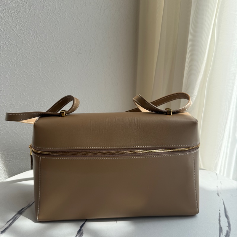 LoRO piana 🤍🤍🤍貴婦款 奶茶斜背包 好浪漫-0