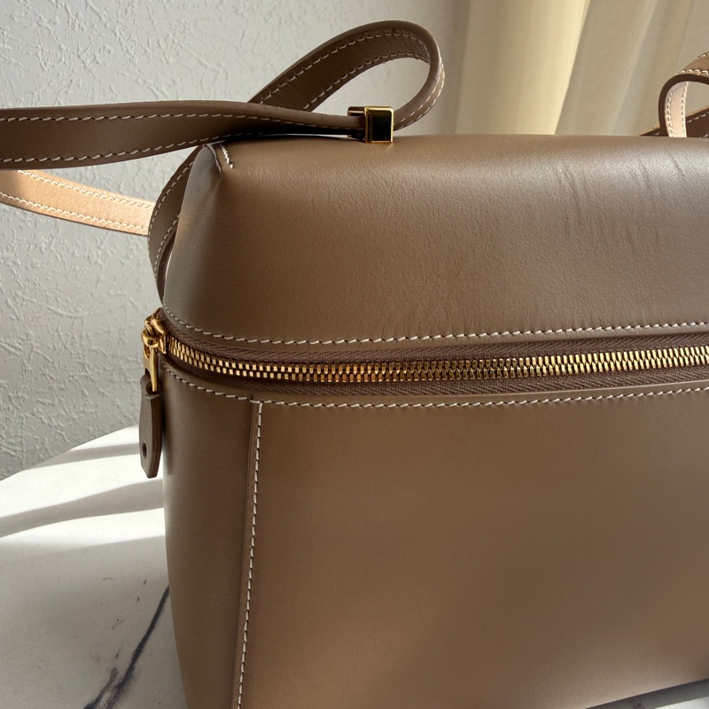 LoRO piana 🤍🤍🤍貴婦款 奶茶斜背包 好浪漫-1