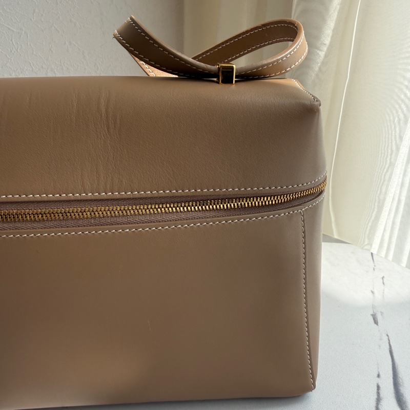 LoRO piana 🤍🤍🤍貴婦款 奶茶斜背包 好浪漫-2