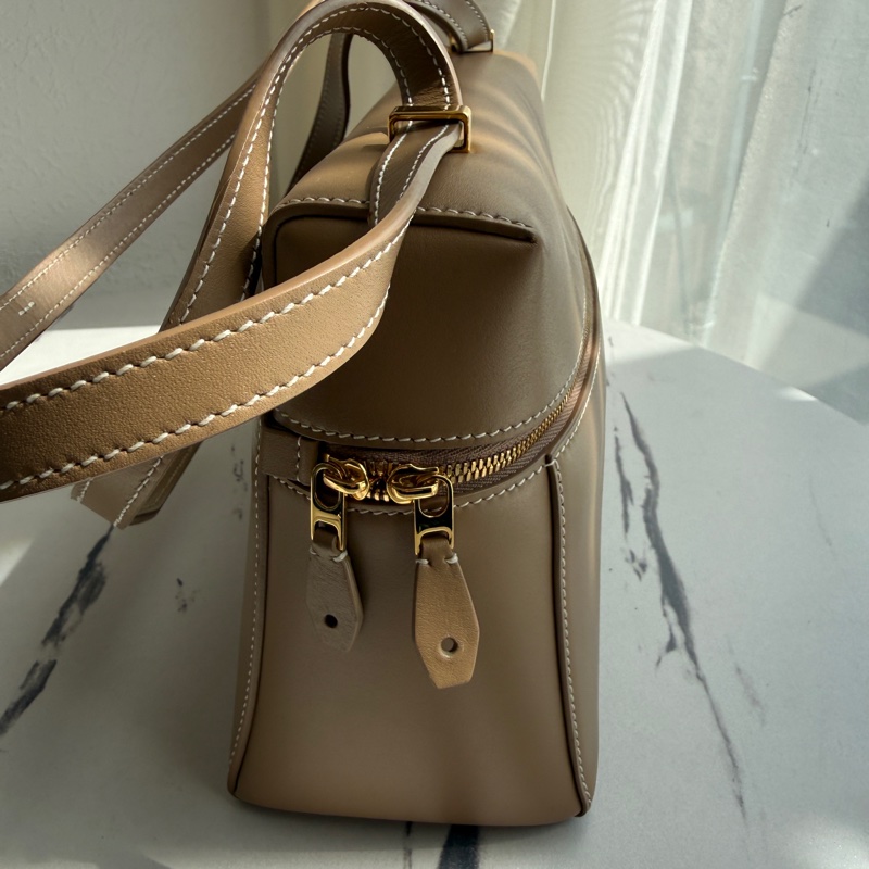 LoRO piana 🤍🤍🤍貴婦款 奶茶斜背包 好浪漫-3