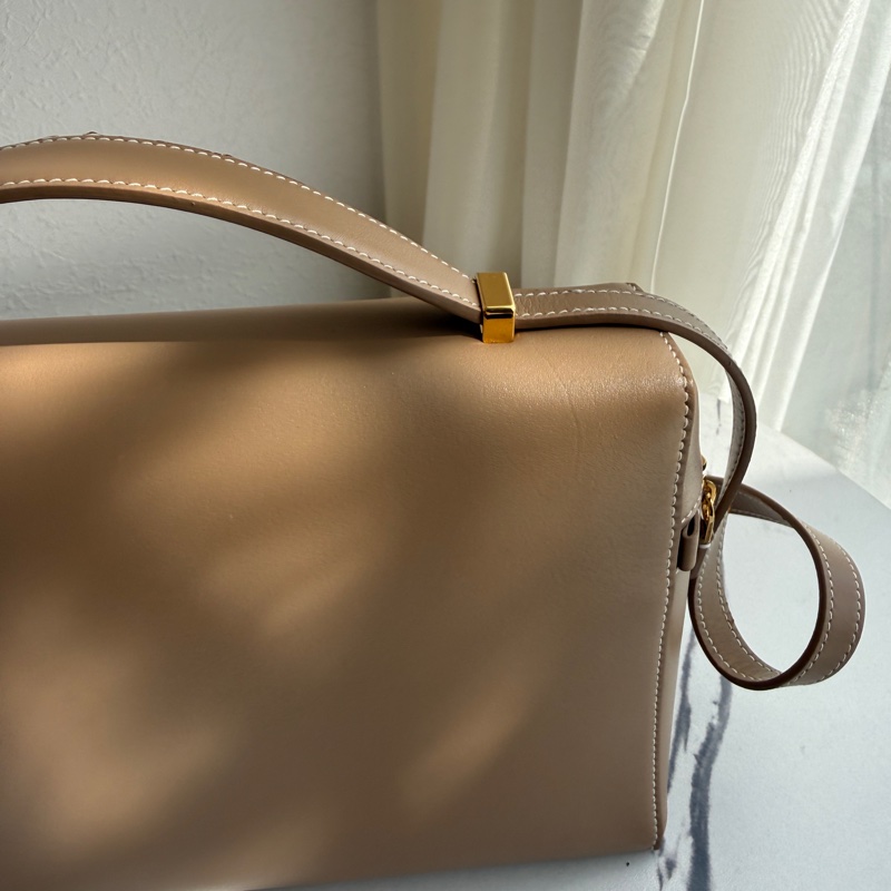 LoRO piana 🤍🤍🤍貴婦款 奶茶斜背包 好浪漫-6