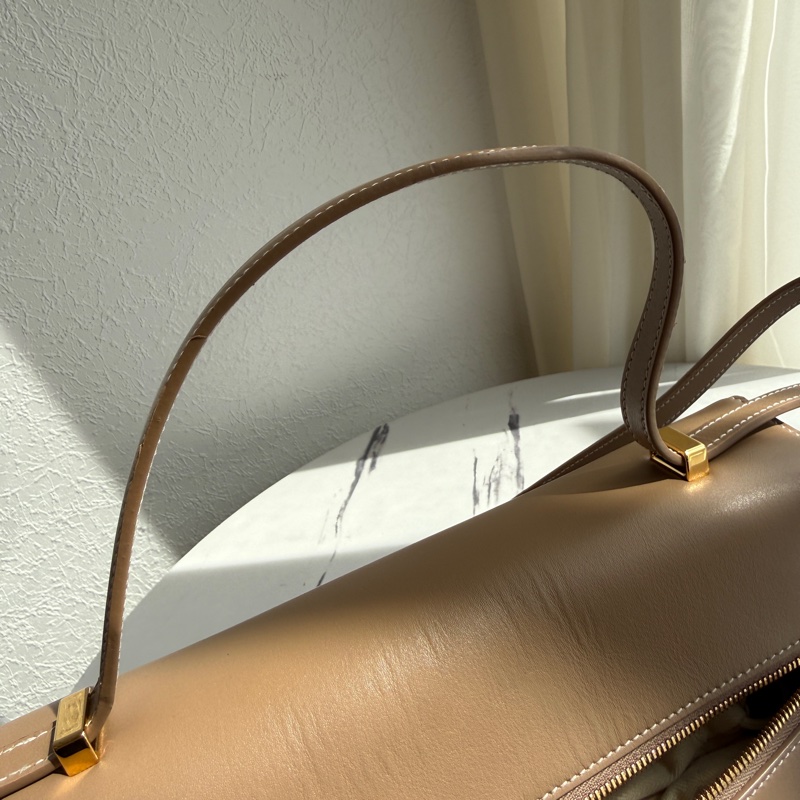 LoRO piana 🤍🤍🤍貴婦款 奶茶斜背包 好浪漫-10