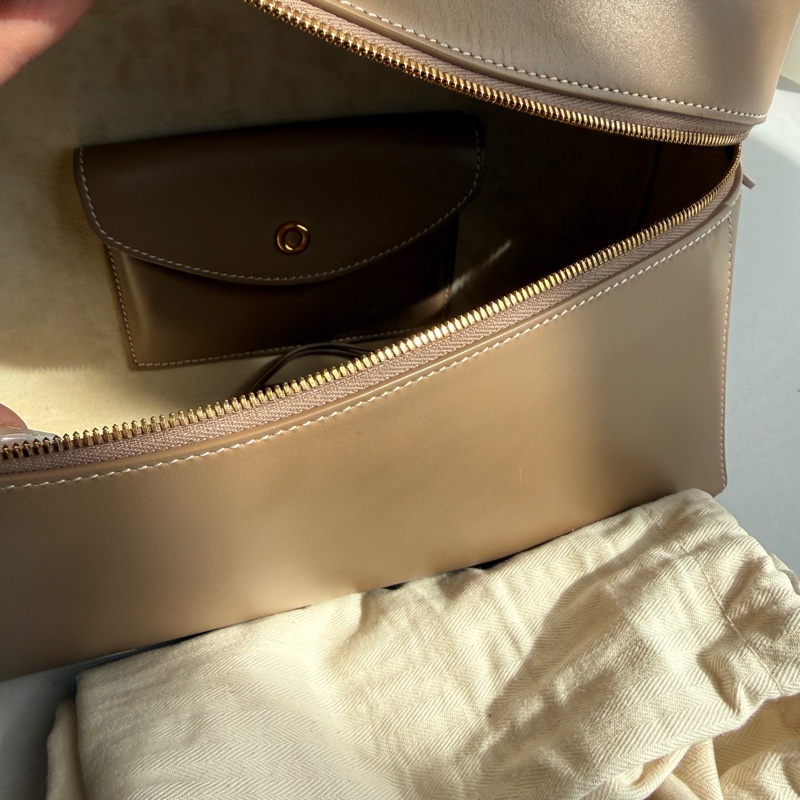 LoRO piana 🤍🤍🤍貴婦款 奶茶斜背包 好浪漫-15