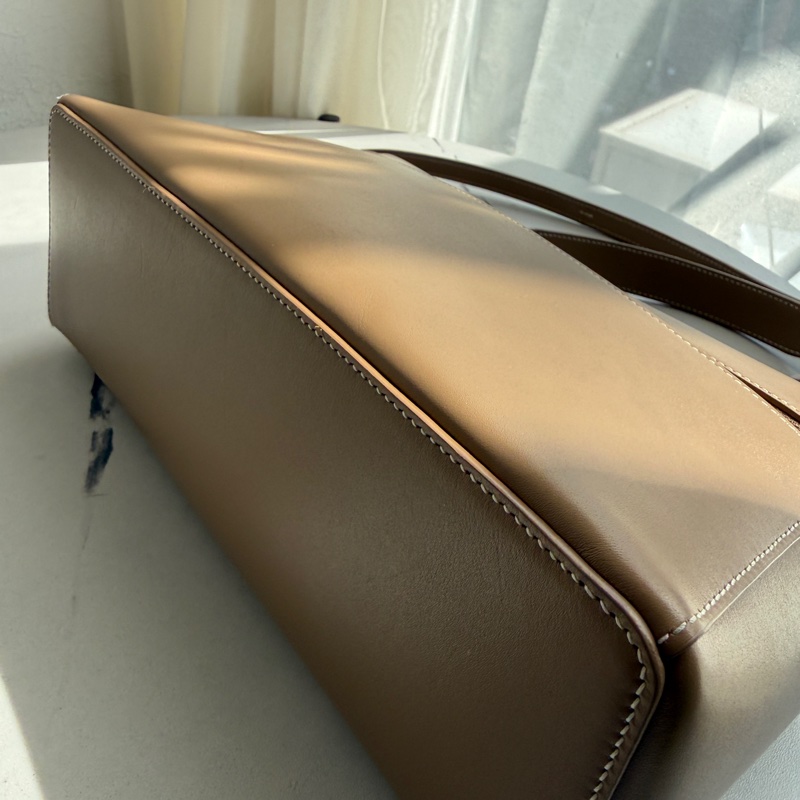 LoRO piana 🤍🤍🤍貴婦款 奶茶斜背包 好浪漫-17