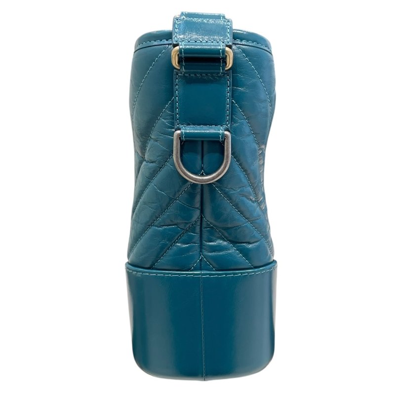 CHANEL 香奈兒 GABRIELLE V字紋 流浪包 皮革 土耳其藍 三色釦-3