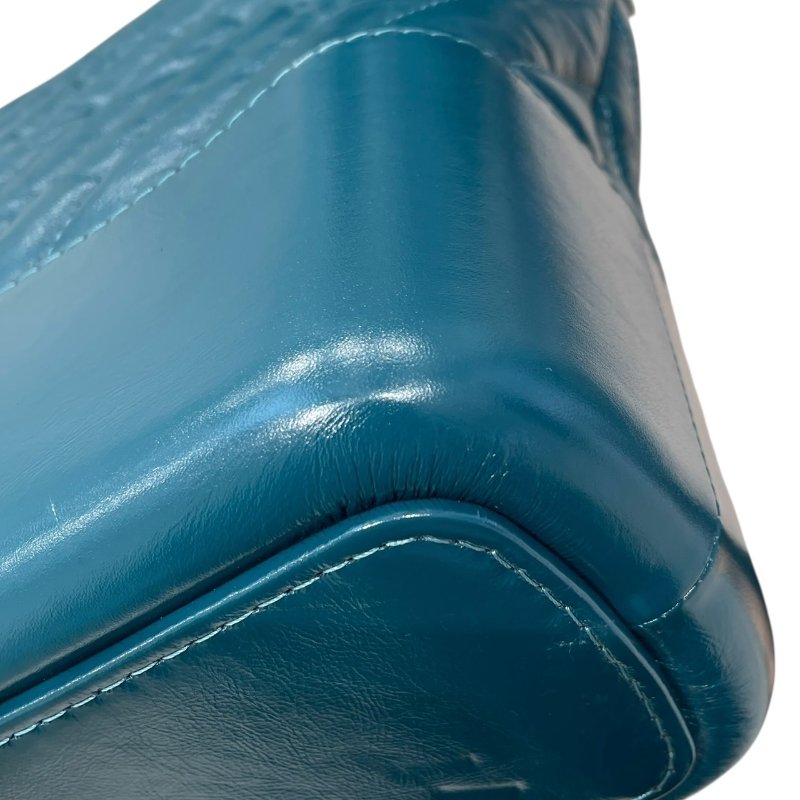 CHANEL 香奈兒 GABRIELLE V字紋 流浪包 皮革 土耳其藍 三色釦-8
