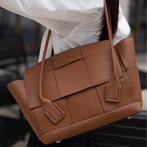 BV焦糖棕牛皮大編織Arco48下蓋肩背托特包