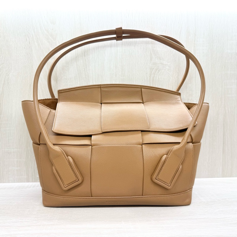 BV焦糖棕牛皮大編織Arco48下蓋肩背托特包-1