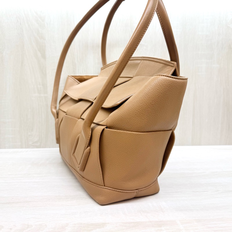 BV焦糖棕牛皮大編織Arco48下蓋肩背托特包-3