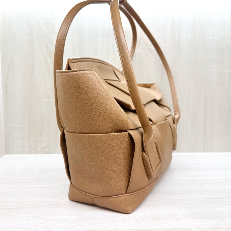 BV焦糖棕牛皮大編織Arco48下蓋肩背托特包-4