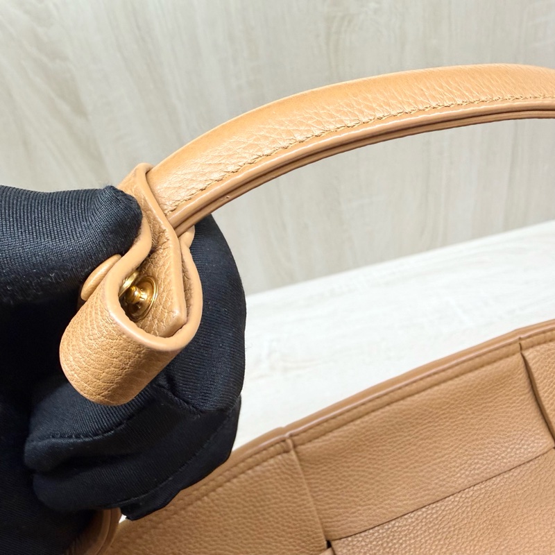 BV焦糖棕牛皮大編織Arco48下蓋肩背托特包-13